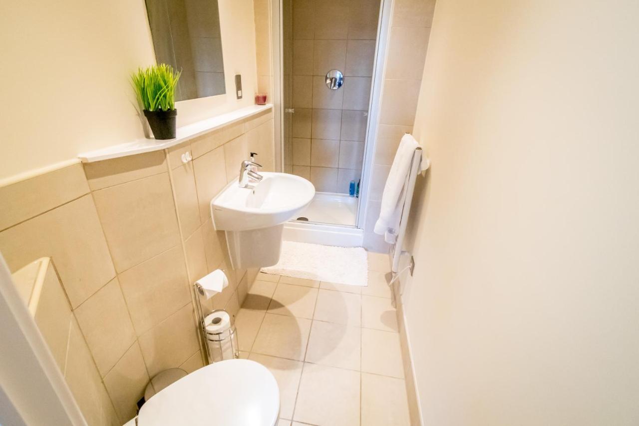 Spacious City 2 Bed, 2 Bath, Free Parking & Wifi Sheffield Bagian luar foto